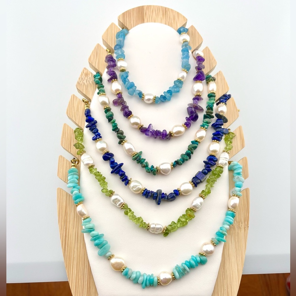 Amazing quality natural stone & organic fresh water pearl necklace 18”